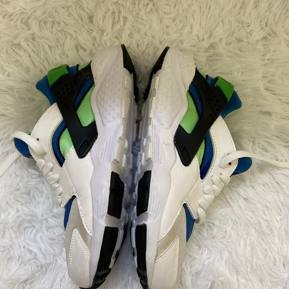 NIKE HUARACHE SCREAM GREEN,WOMEN SNEAKERS.SIZE-6 Y